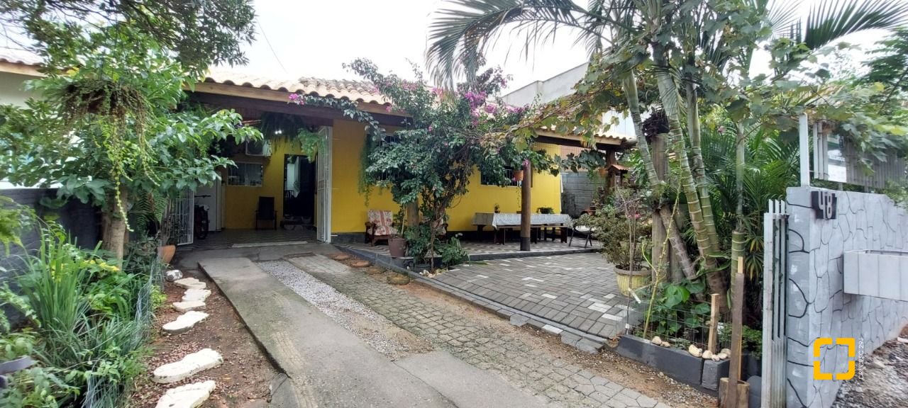 Casa com 90m², 4 quartos, 2 garagens, no bairro Rio Vermelho em Florianópolis