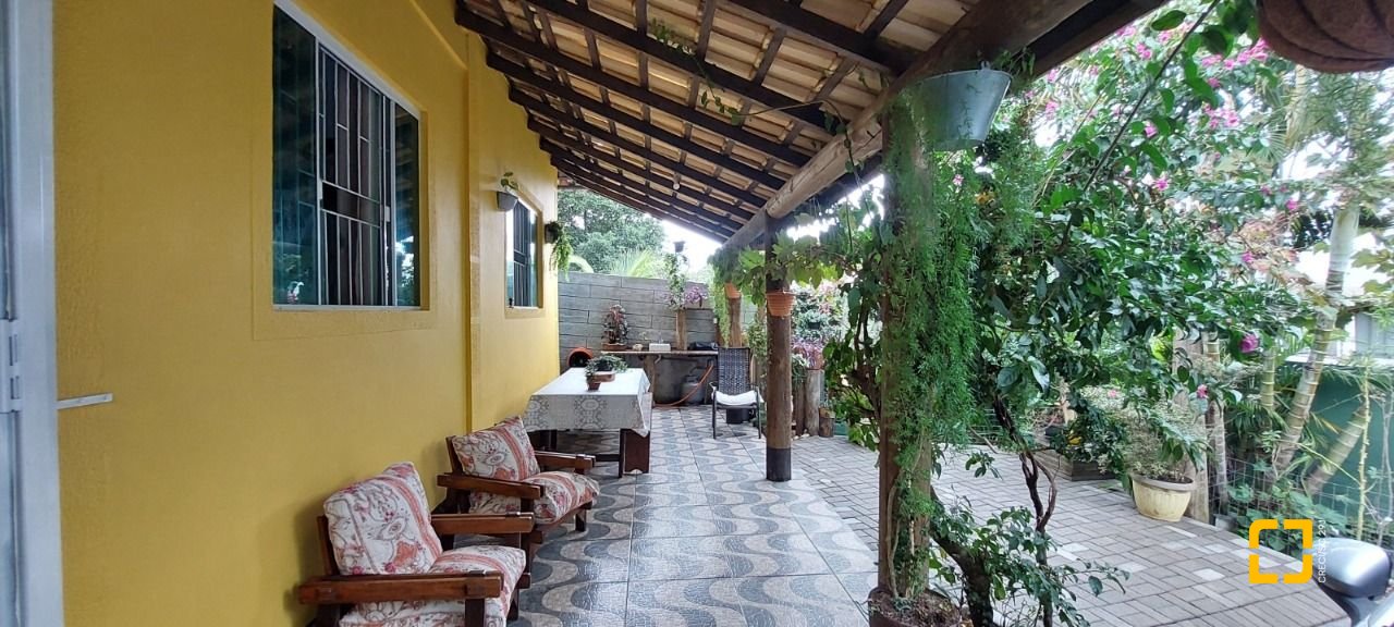 Casa com 90m², 4 quartos, 2 garagens, no bairro Rio Vermelho em Florianópolis