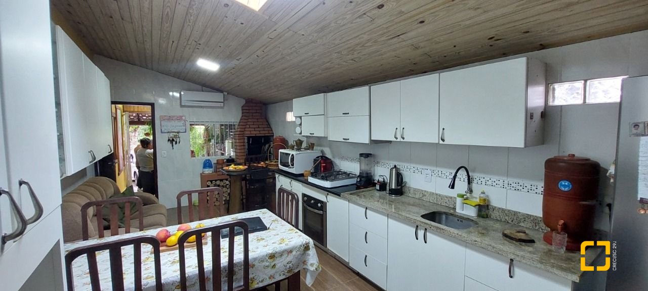 Casa com 90m², 4 quartos, 2 garagens, no bairro Rio Vermelho em Florianópolis