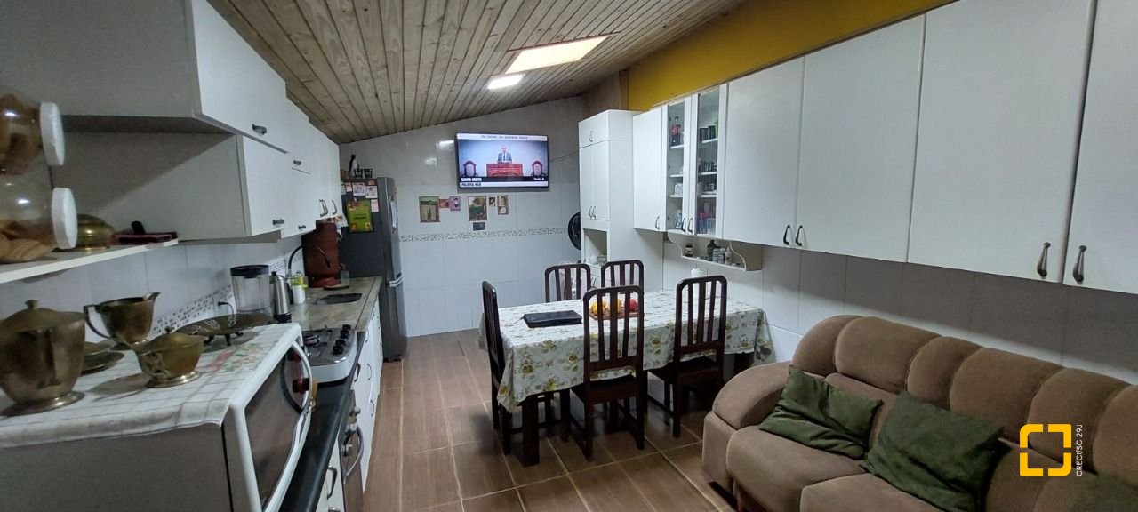 Casa com 90m², 4 quartos, 2 garagens, no bairro Rio Vermelho em Florianópolis
