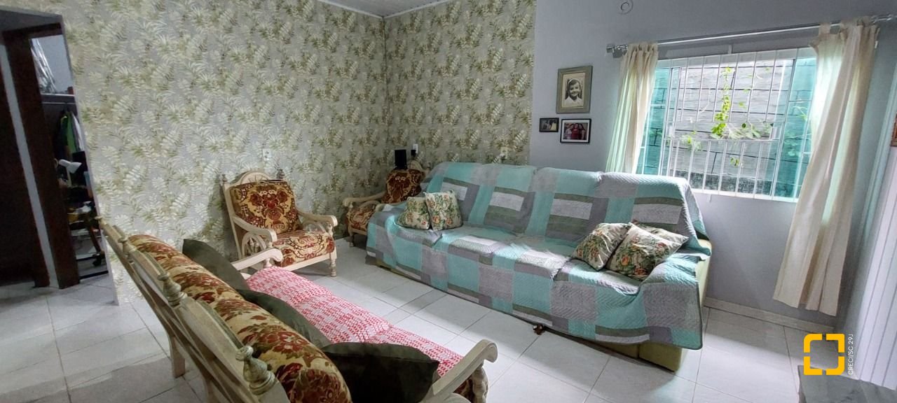 Casa com 90m², 4 quartos, 2 garagens, no bairro Rio Vermelho em Florianópolis