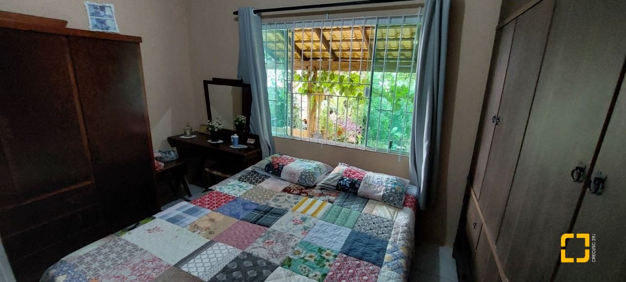 Casa com 90m², 4 quartos, 2 garagens, no bairro Rio Vermelho em Florianópolis