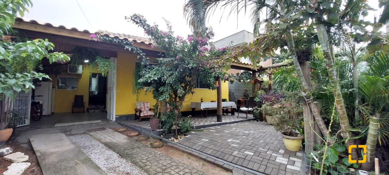 Casa com 90m², 4 quartos, 2 garagens, no bairro Rio Vermelho em Florianópolis