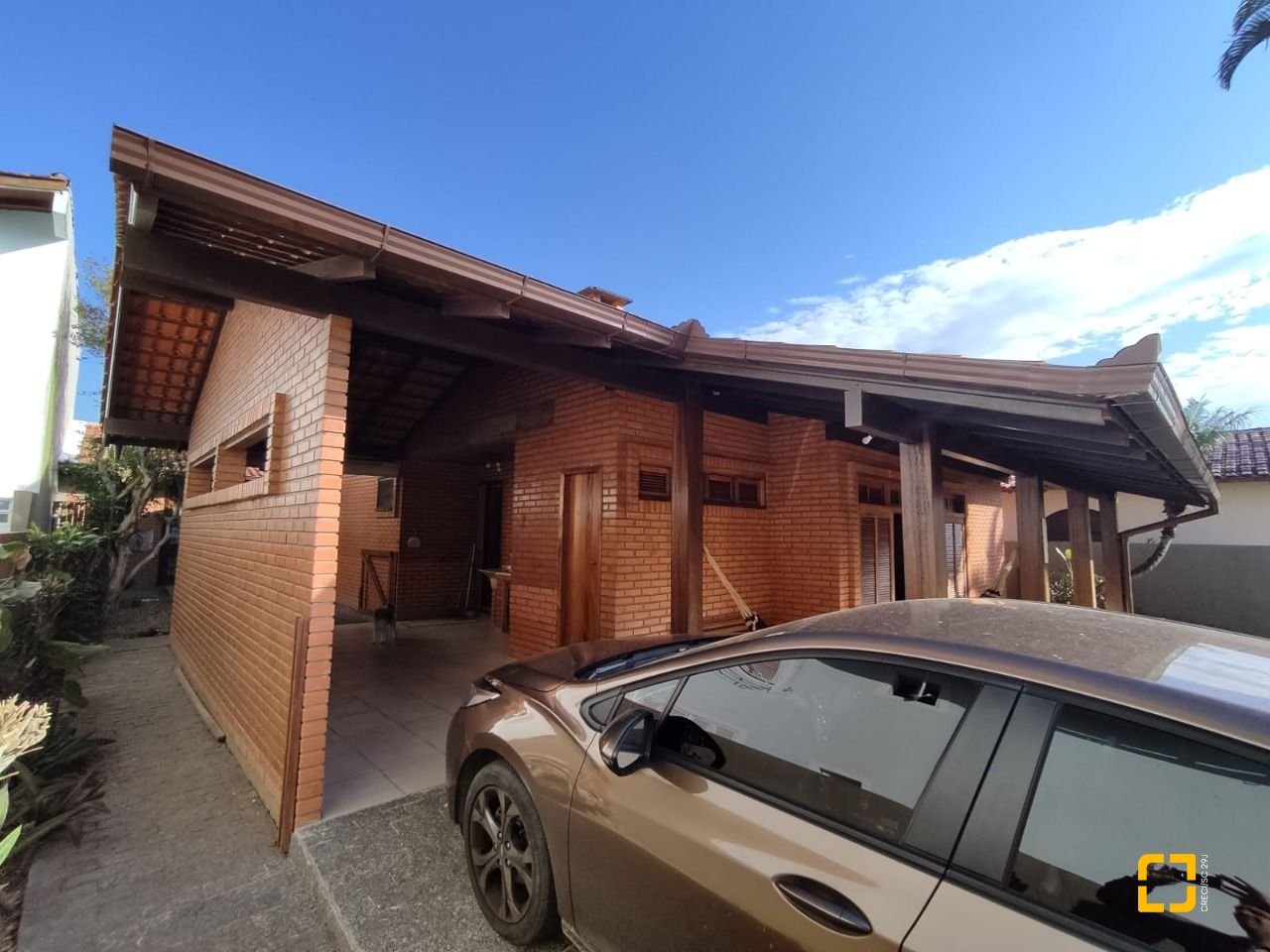 Casa com 188m², 6 quartos (sendo 1 suíte), 3 garagens, no bairro Ingleses em Florianópolis