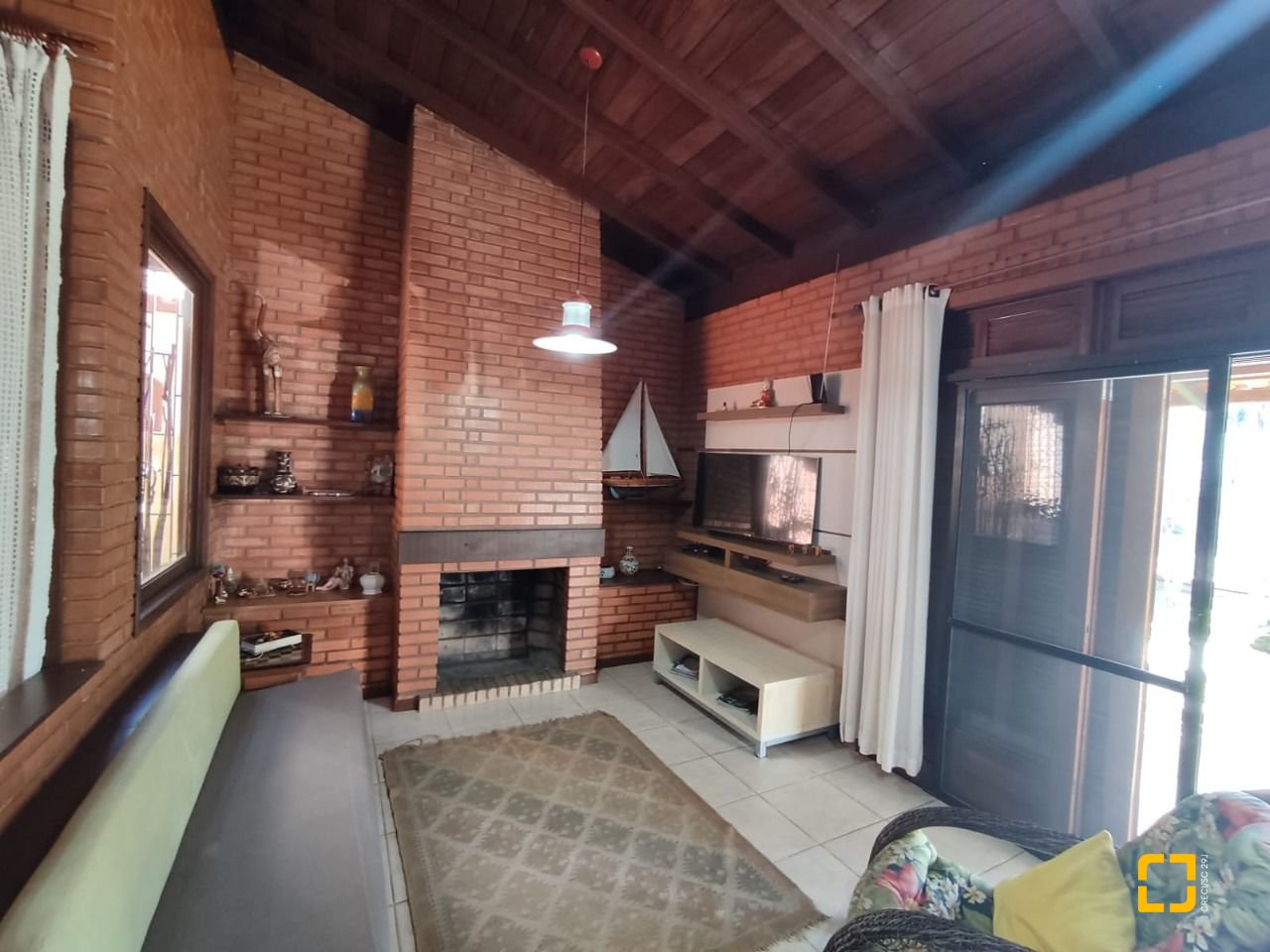 Casa com 188m², 6 quartos (sendo 1 suíte), 3 garagens, no bairro Ingleses em Florianópolis