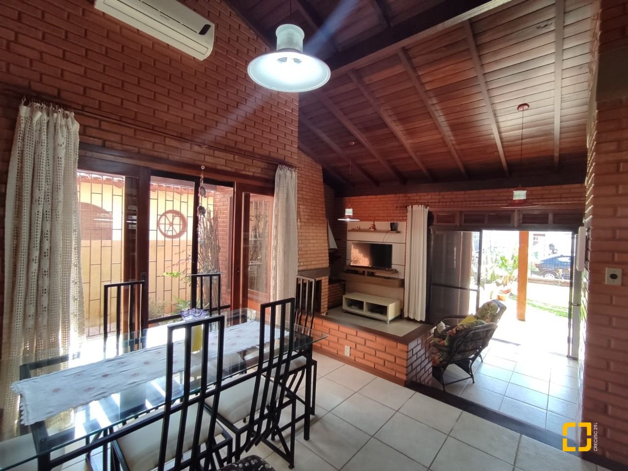 Casa com 188m², 6 quartos (sendo 1 suíte), 3 garagens, no bairro Ingleses em Florianópolis