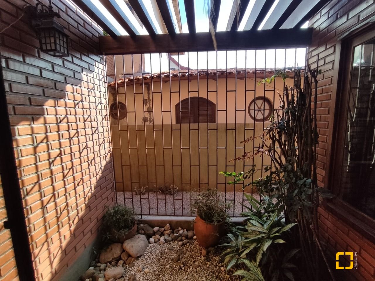 Casa com 188m², 6 quartos (sendo 1 suíte), 3 garagens, no bairro Ingleses em Florianópolis