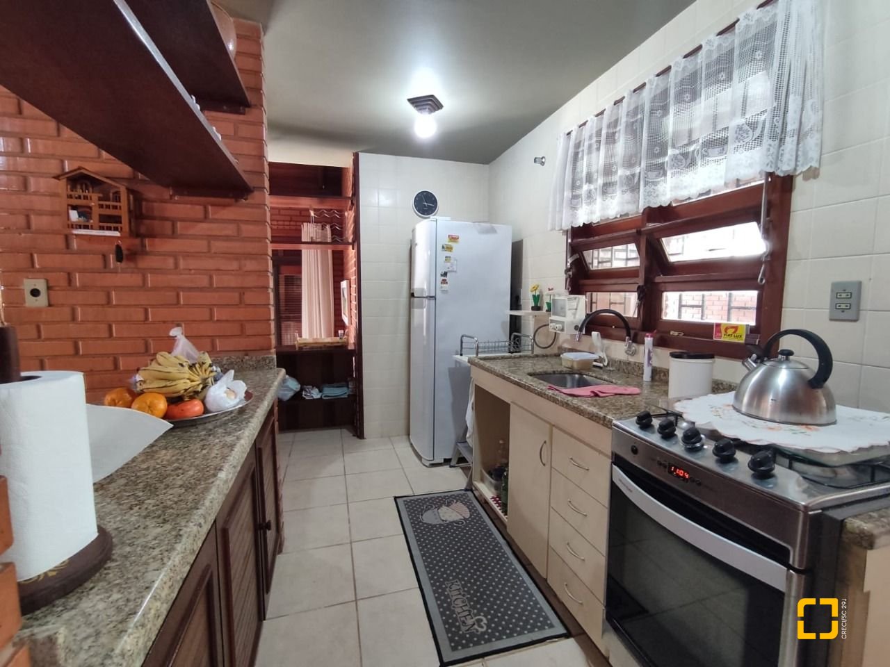 Casa com 188m², 6 quartos (sendo 1 suíte), 3 garagens, no bairro Ingleses em Florianópolis