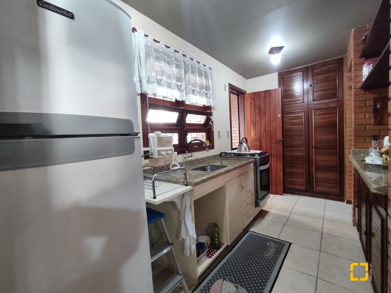 Casa com 188m², 6 quartos (sendo 1 suíte), 3 garagens, no bairro Ingleses em Florianópolis
