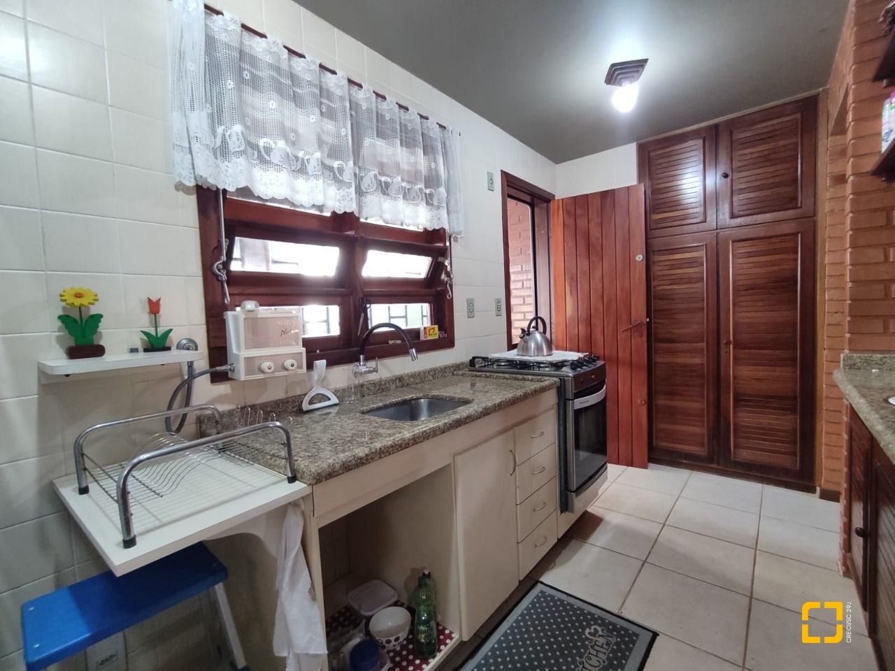 Casa com 188m², 6 quartos (sendo 1 suíte), 3 garagens, no bairro Ingleses em Florianópolis