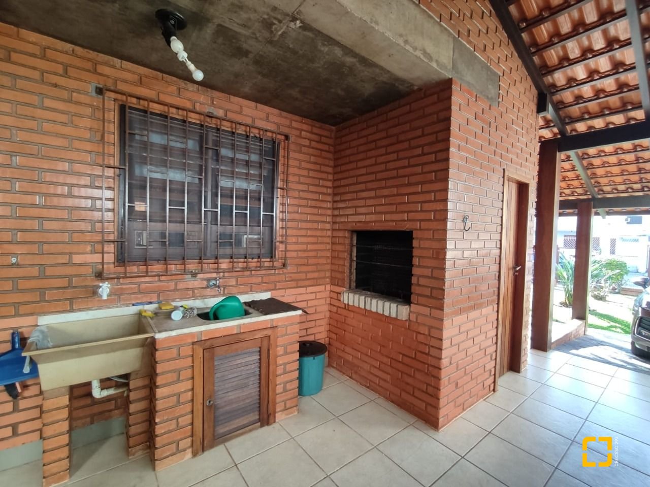 Casa com 188m², 6 quartos (sendo 1 suíte), 3 garagens, no bairro Ingleses em Florianópolis