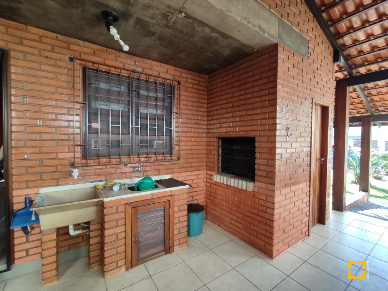 Casa com 188m², 6 quartos (sendo 1 suíte), 3 garagens, no bairro Ingleses em Florianópolis