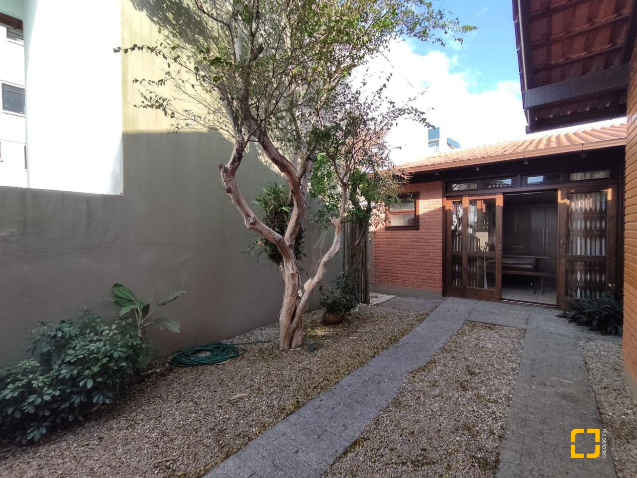 Casa com 188m², 6 quartos (sendo 1 suíte), 3 garagens, no bairro Ingleses em Florianópolis