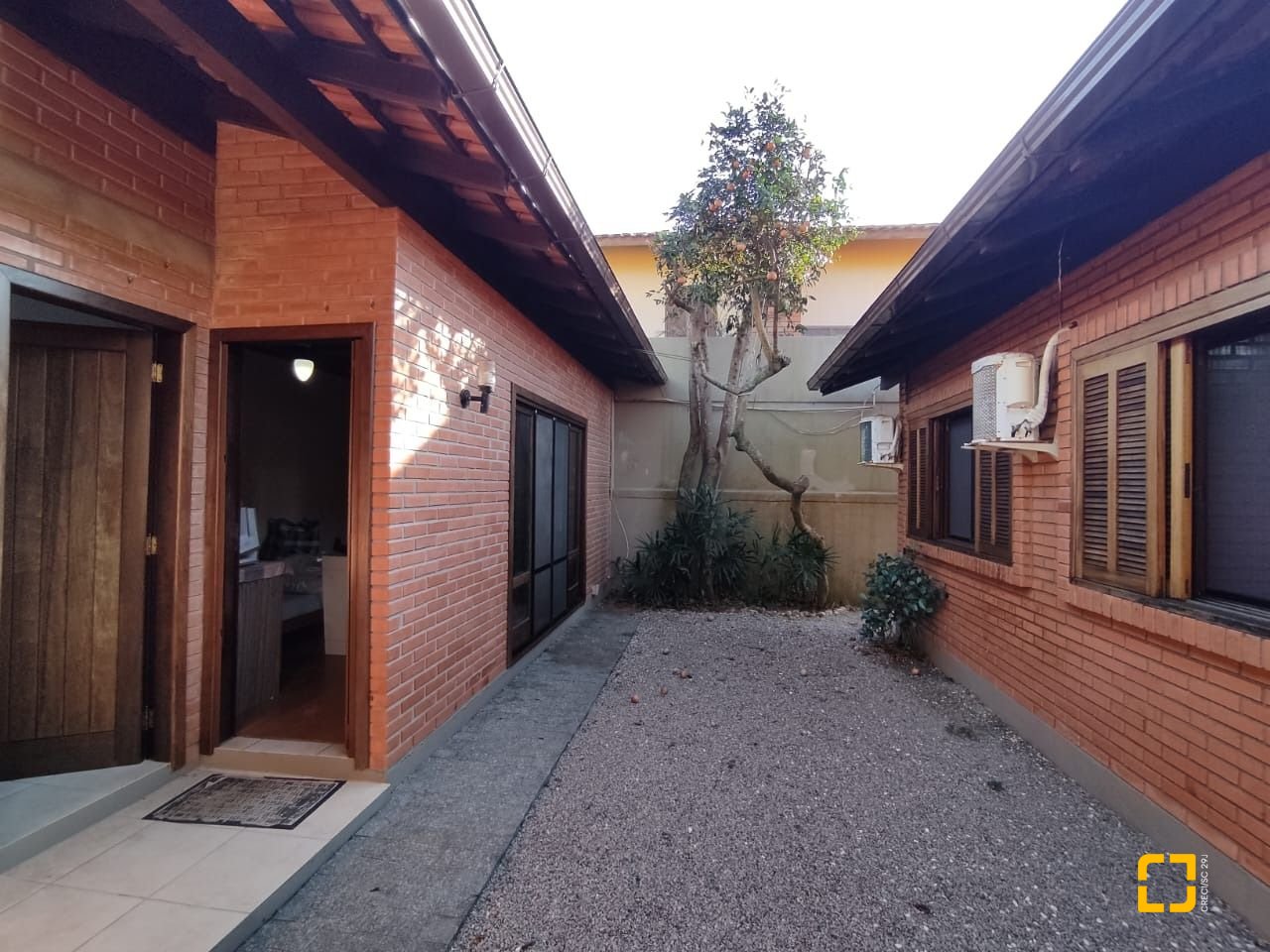 Casa com 188m², 6 quartos (sendo 1 suíte), 3 garagens, no bairro Ingleses em Florianópolis