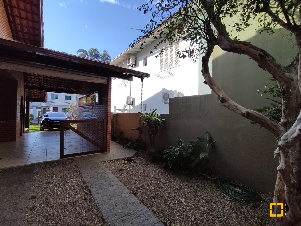 Casa com 188m², 6 quartos (sendo 1 suíte), 3 garagens, no bairro Ingleses em Florianópolis