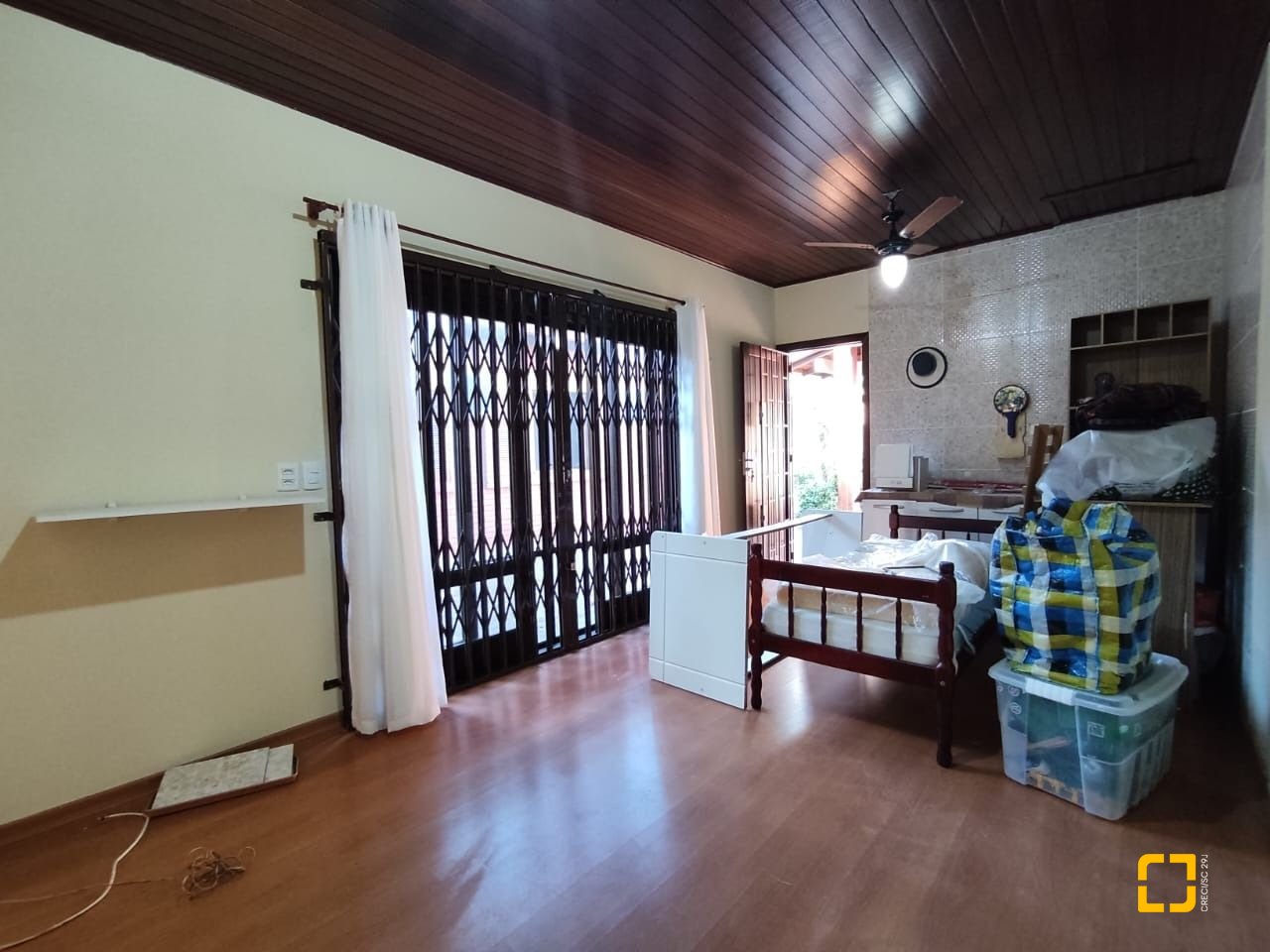 Casa com 188m², 6 quartos (sendo 1 suíte), 3 garagens, no bairro Ingleses em Florianópolis