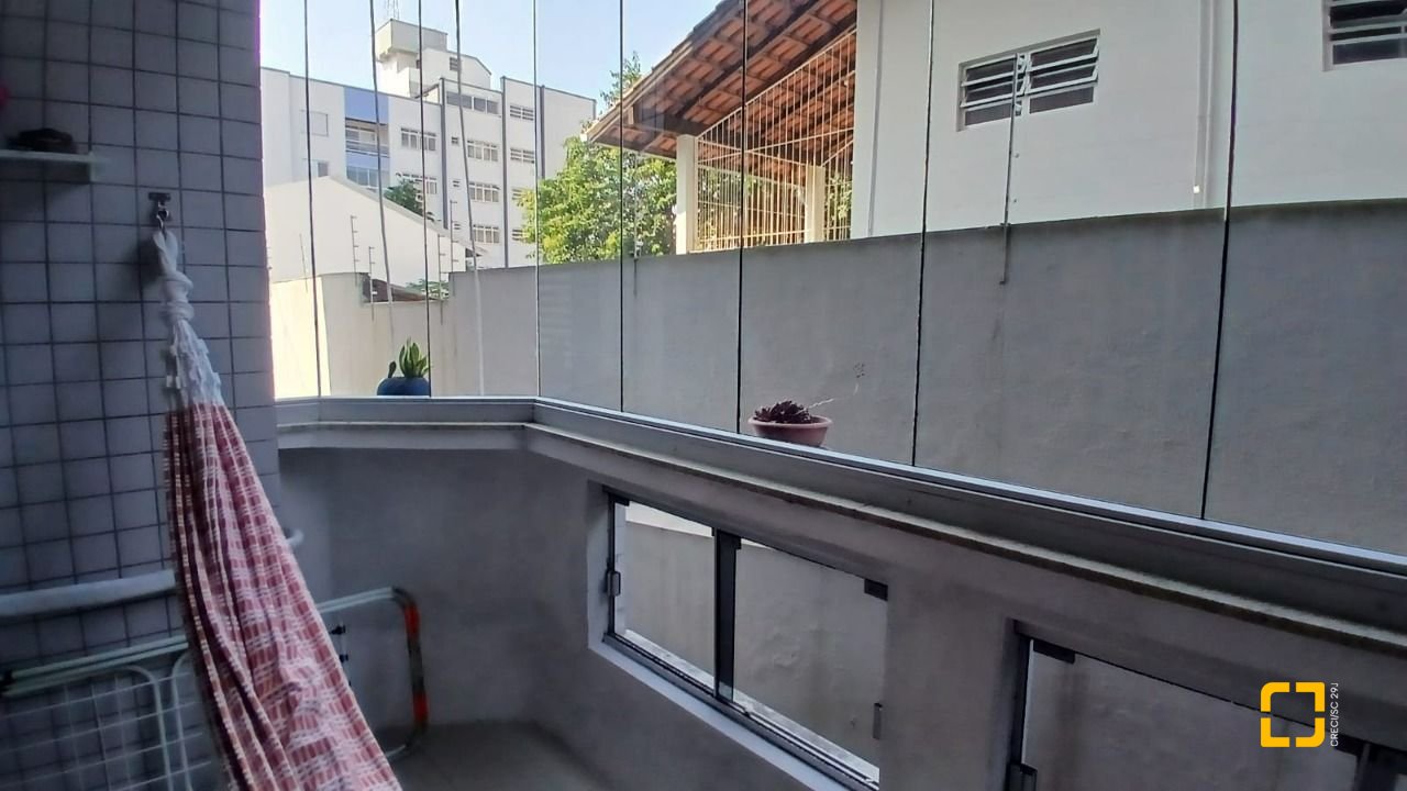 Apartamento com 131m², 5 quartos (sendo 2 suítes), 1 garagem, no bairro Balneário em Florianópolis