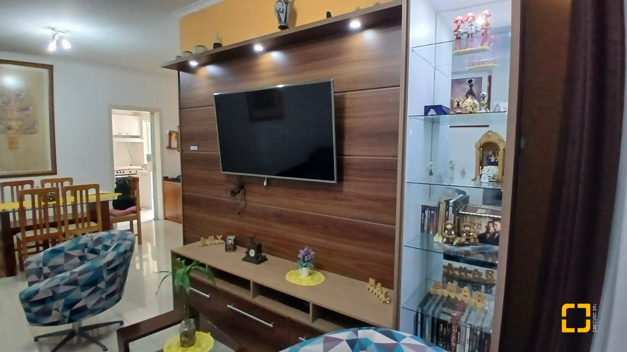 Apartamento com 131m², 5 quartos (sendo 2 suítes), 1 garagem, no bairro Balneário em Florianópolis