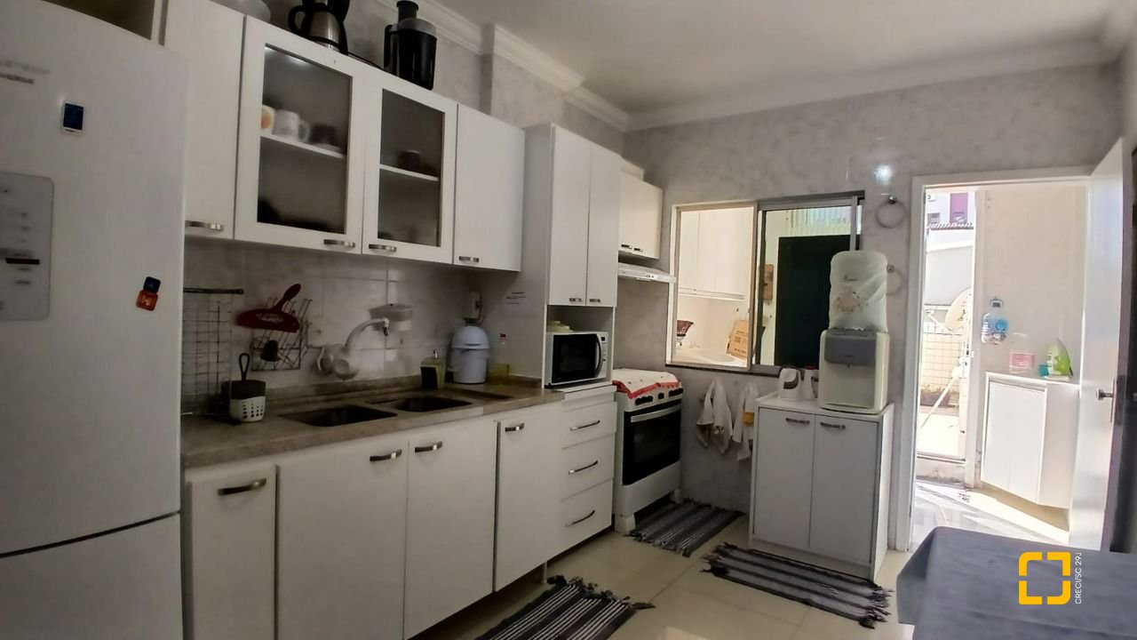 Apartamento com 131m², 5 quartos (sendo 2 suítes), 1 garagem, no bairro Balneário em Florianópolis