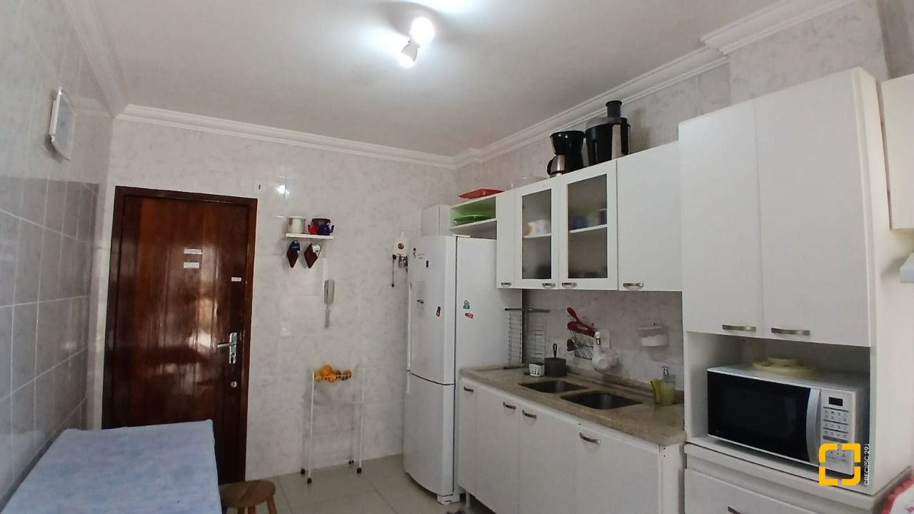 Apartamento com 131m², 5 quartos (sendo 2 suítes), 1 garagem, no bairro Balneário em Florianópolis