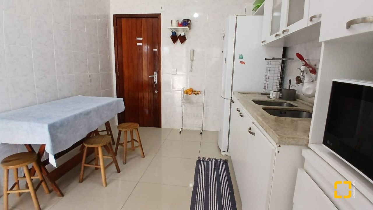 Apartamento com 131m², 5 quartos (sendo 2 suítes), 1 garagem, no bairro Balneário em Florianópolis