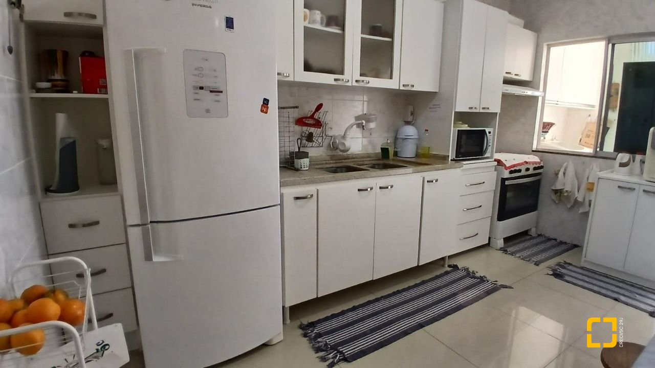 Apartamento com 131m², 5 quartos (sendo 2 suítes), 1 garagem, no bairro Balneário em Florianópolis