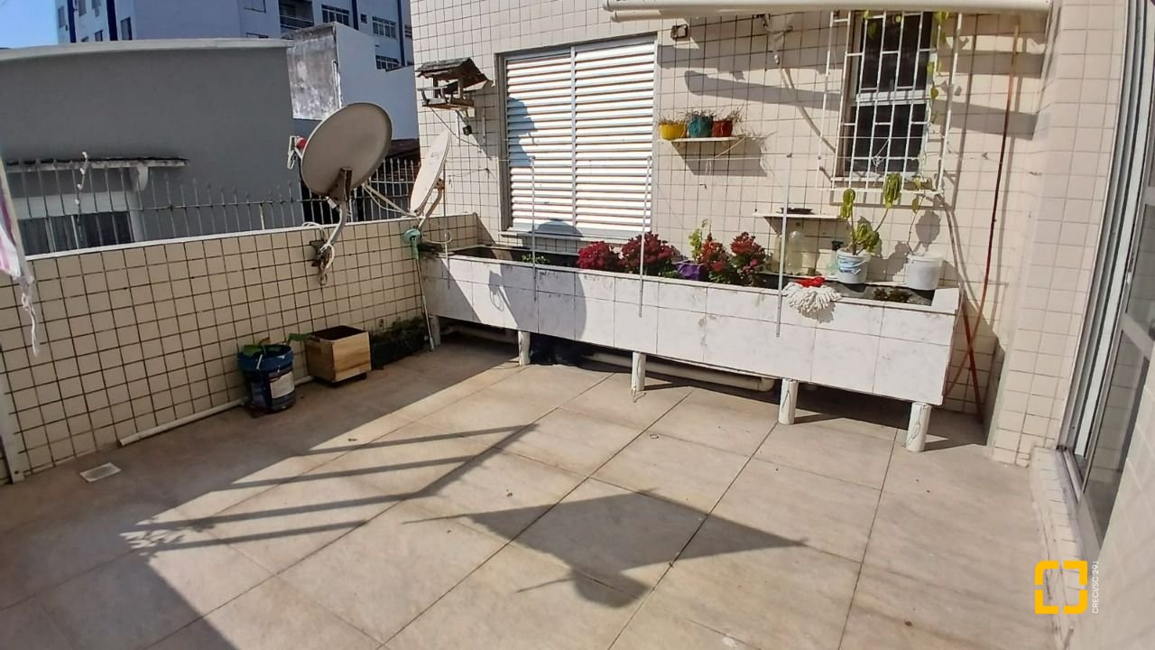Apartamento com 131m², 5 quartos (sendo 2 suítes), 1 garagem, no bairro Balneário em Florianópolis