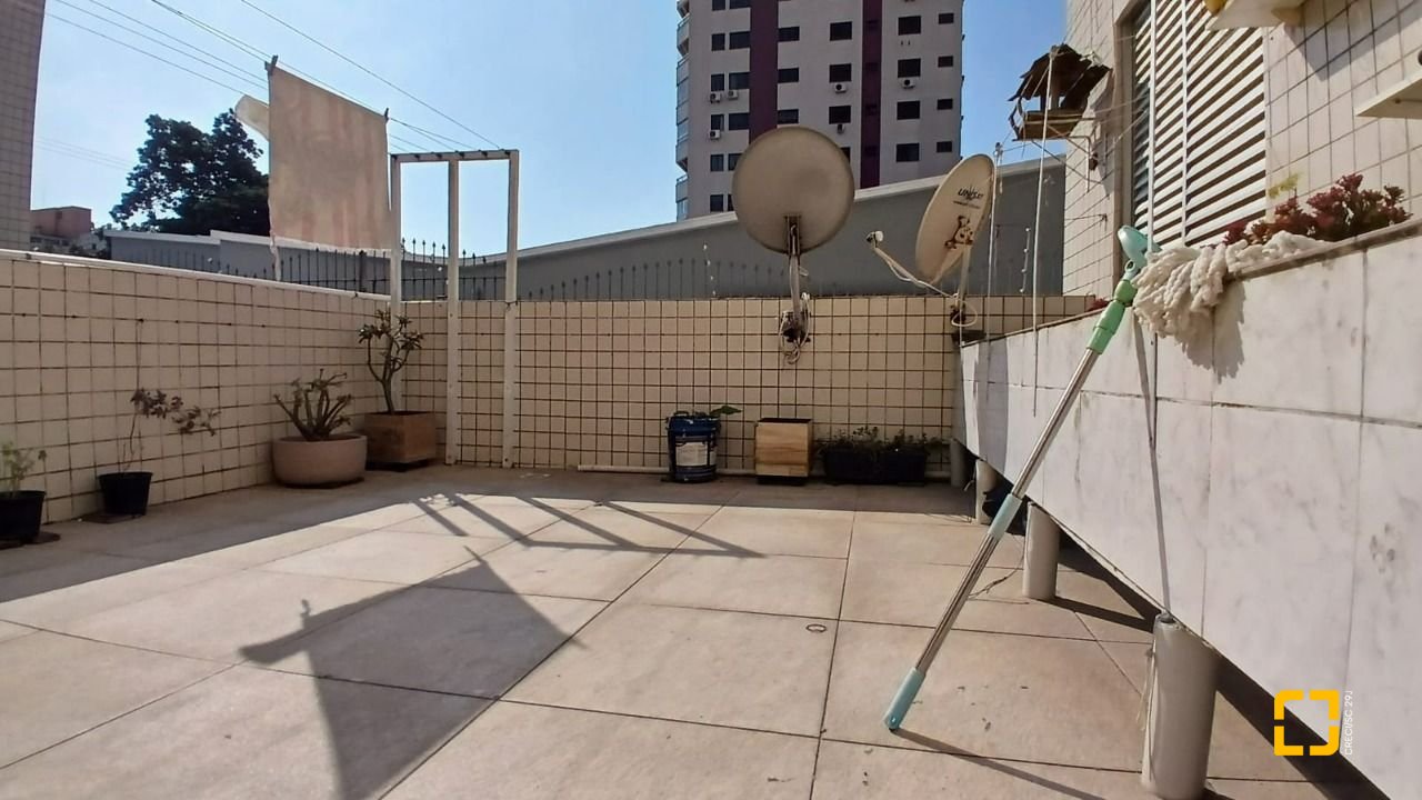 Apartamento com 131m², 5 quartos (sendo 2 suítes), 1 garagem, no bairro Balneário em Florianópolis