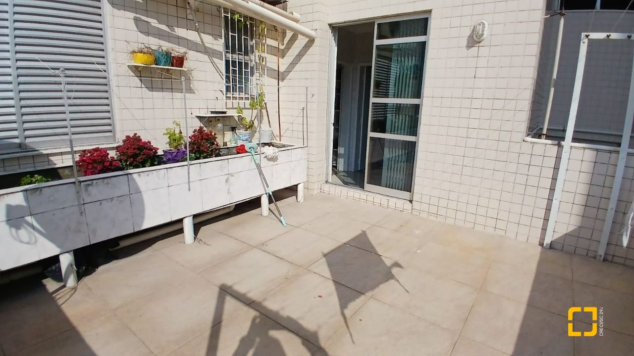 Apartamento com 131m², 5 quartos (sendo 2 suítes), 1 garagem, no bairro Balneário em Florianópolis