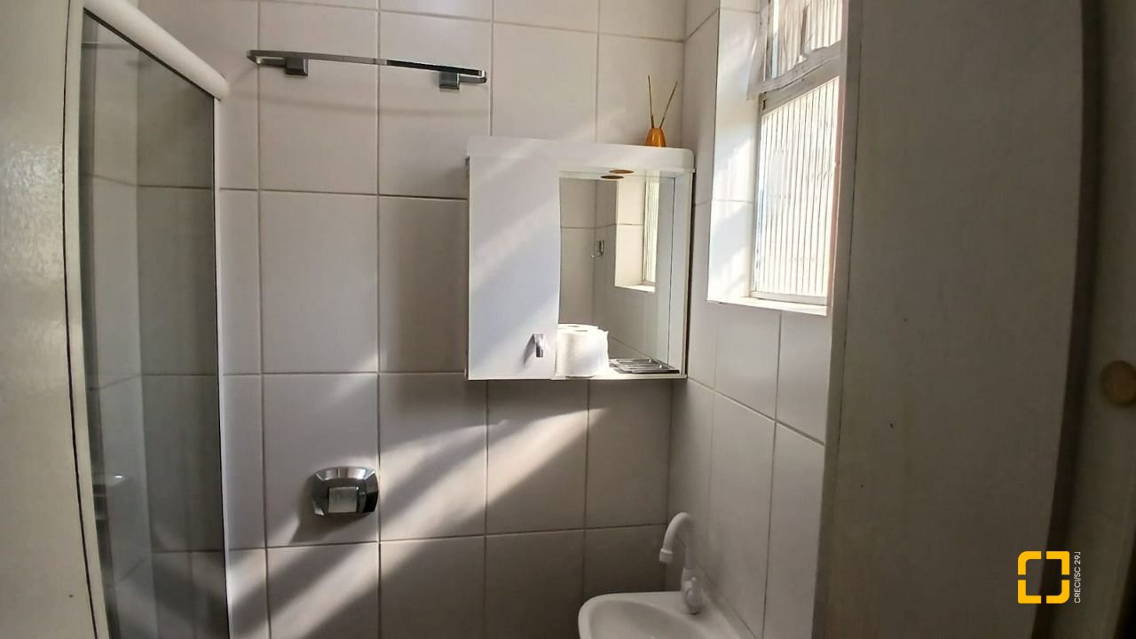Apartamento com 131m², 5 quartos (sendo 2 suítes), 1 garagem, no bairro Balneário em Florianópolis