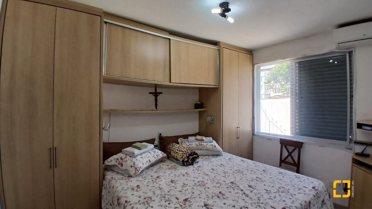 Apartamento com 131m², 5 quartos (sendo 2 suítes), 1 garagem, no bairro Balneário em Florianópolis