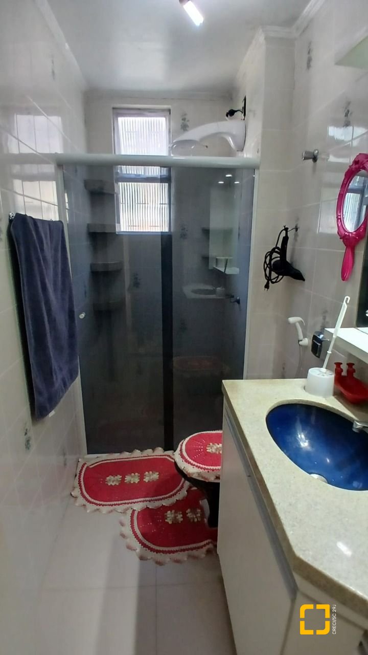 Apartamento com 131m², 5 quartos (sendo 2 suítes), 1 garagem, no bairro Balneário em Florianópolis