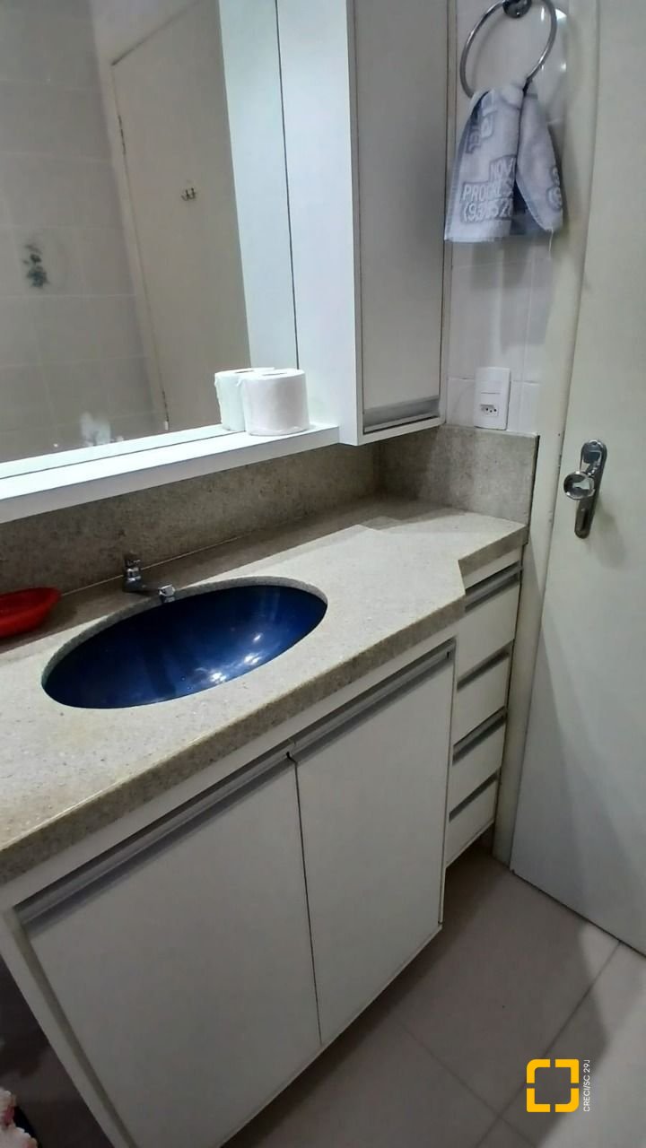 Apartamento com 131m², 5 quartos (sendo 2 suítes), 1 garagem, no bairro Balneário em Florianópolis