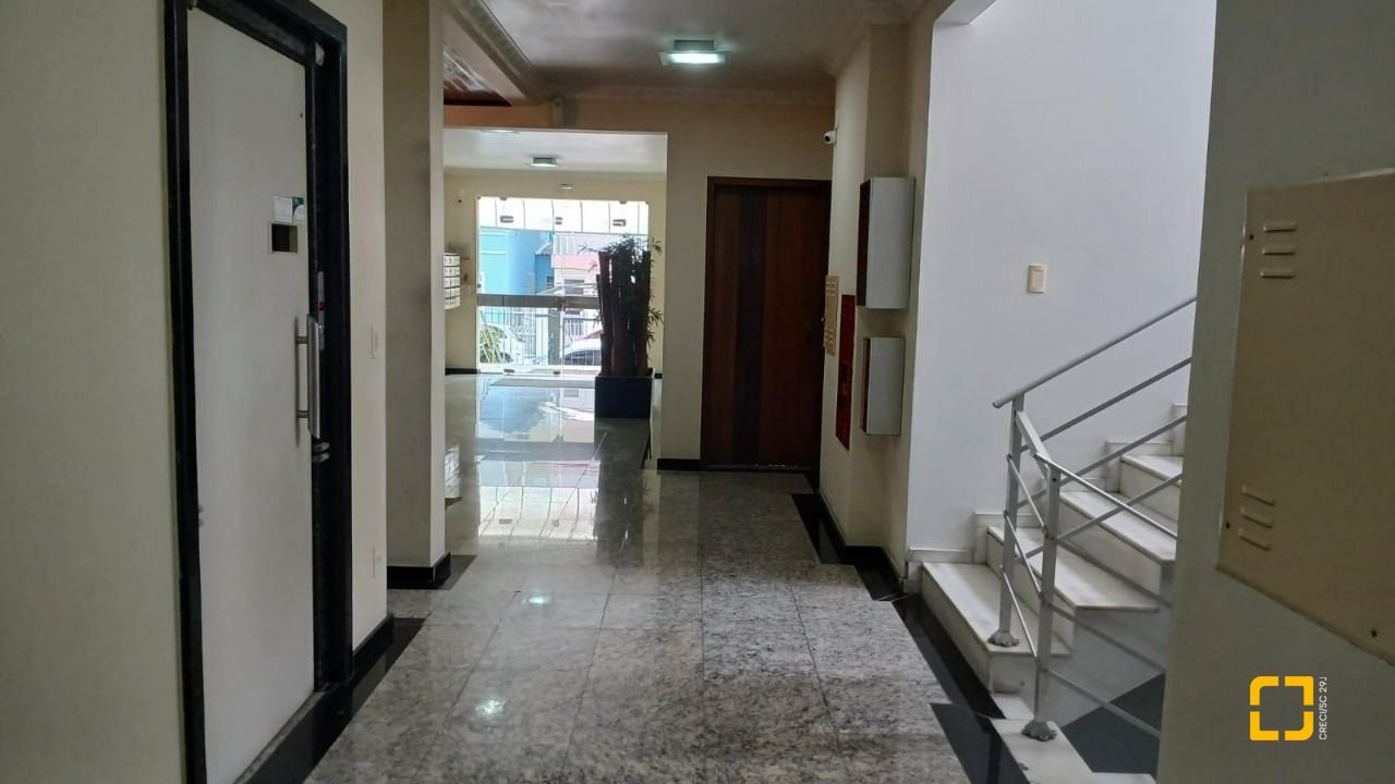 Apartamento com 131m², 5 quartos (sendo 2 suítes), 1 garagem, no bairro Balneário em Florianópolis