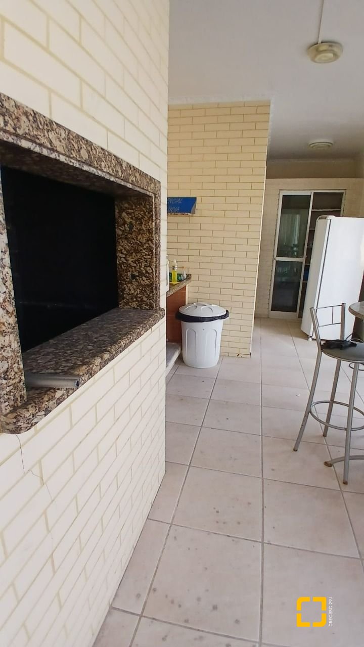 Apartamento com 131m², 5 quartos (sendo 2 suítes), 1 garagem, no bairro Balneário em Florianópolis