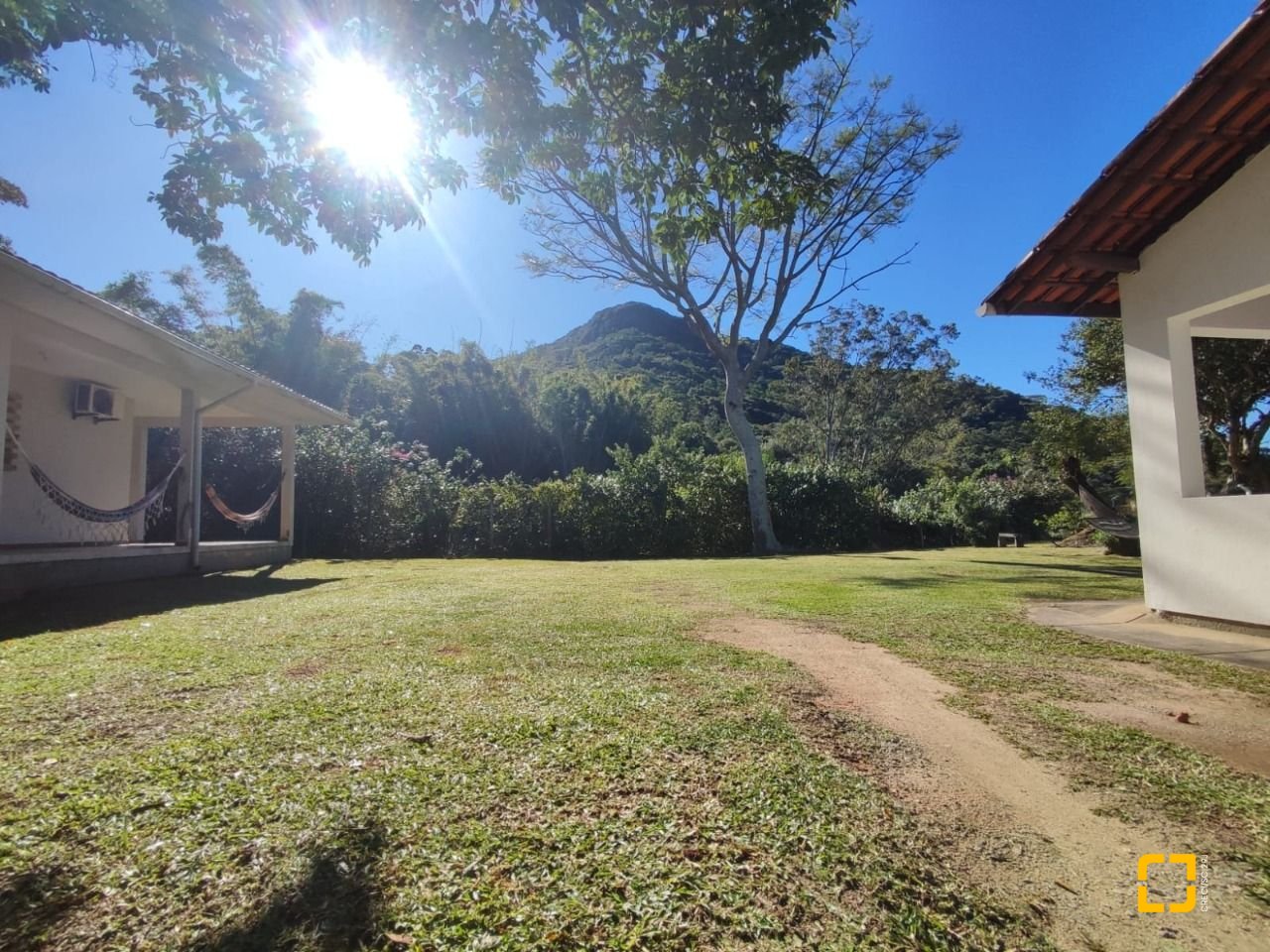Casa com 110m², 3 quartos, 2 garagens, no bairro Enseada de Brito em Palhoça
