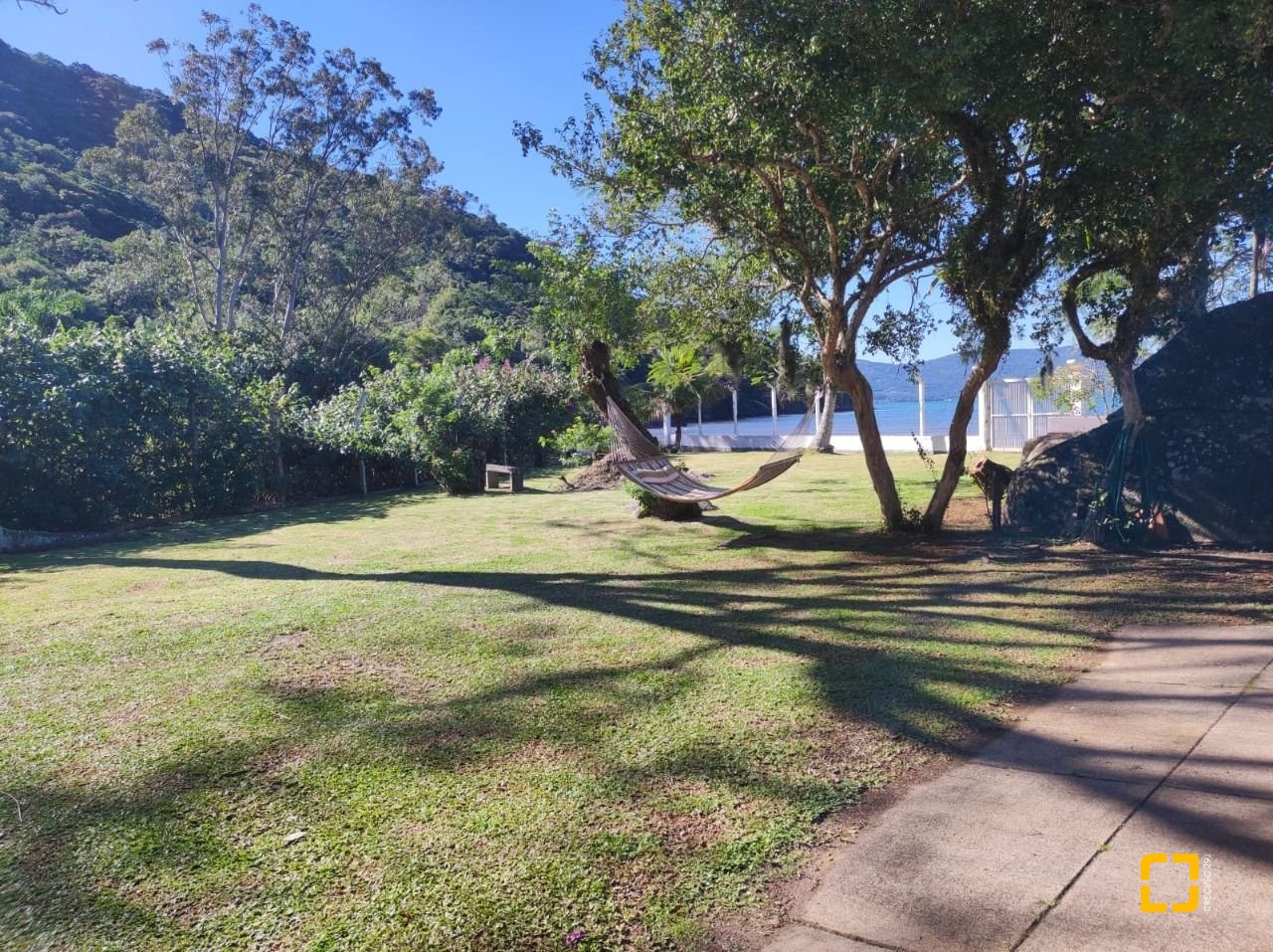 Casa com 110m², 3 quartos, 2 garagens, no bairro Enseada de Brito em Palhoça