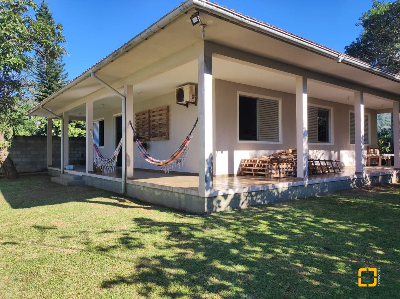 Casa com 110m², 3 quartos, 2 garagens, no bairro Enseada de Brito em Palhoça