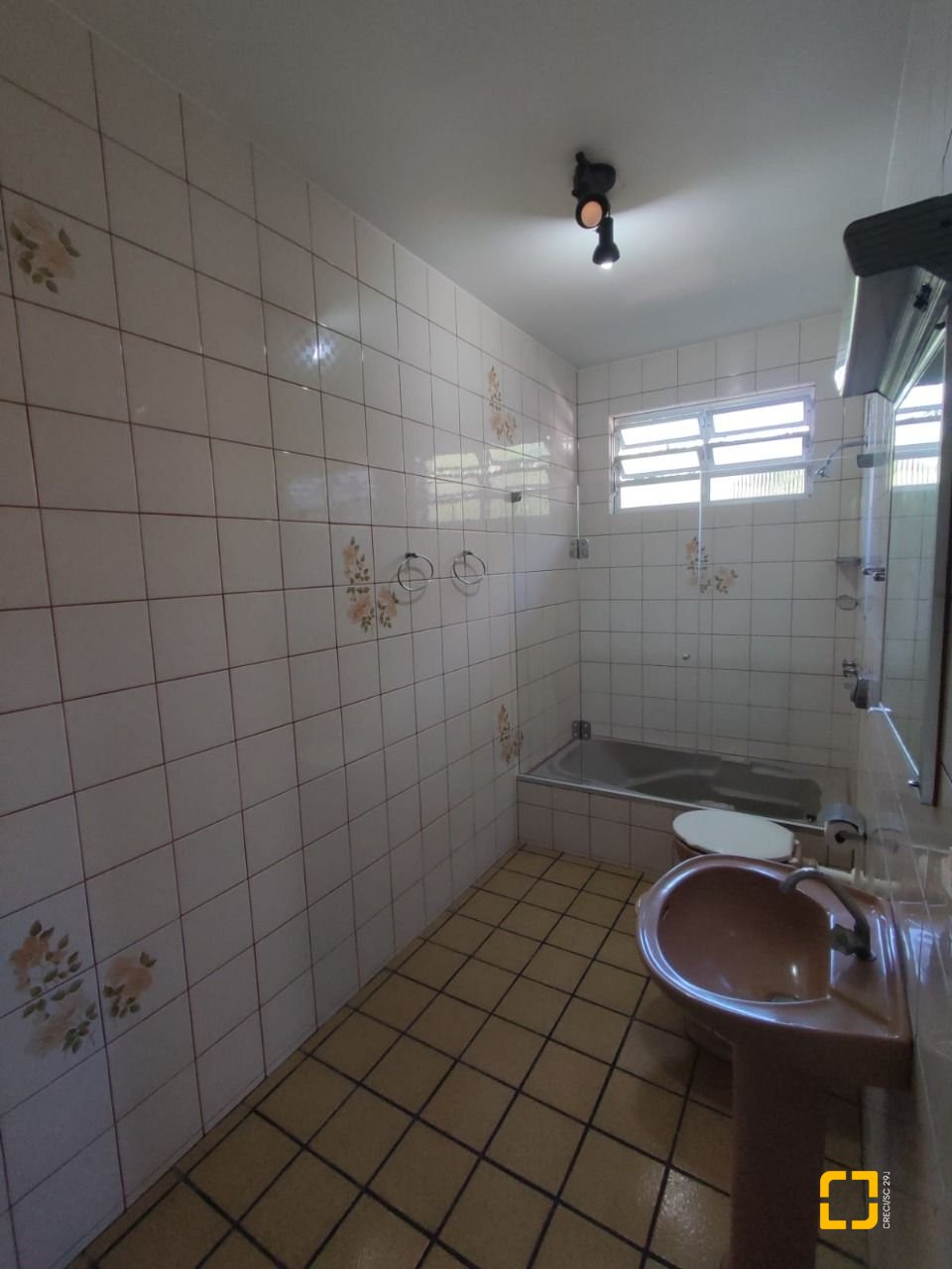 Casa com 110m², 3 quartos, 2 garagens, no bairro Enseada de Brito em Palhoça