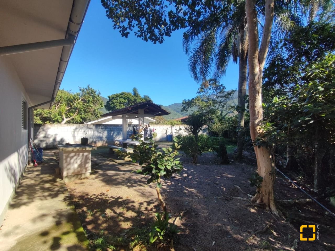 Casa com 110m², 3 quartos, 2 garagens, no bairro Enseada de Brito em Palhoça