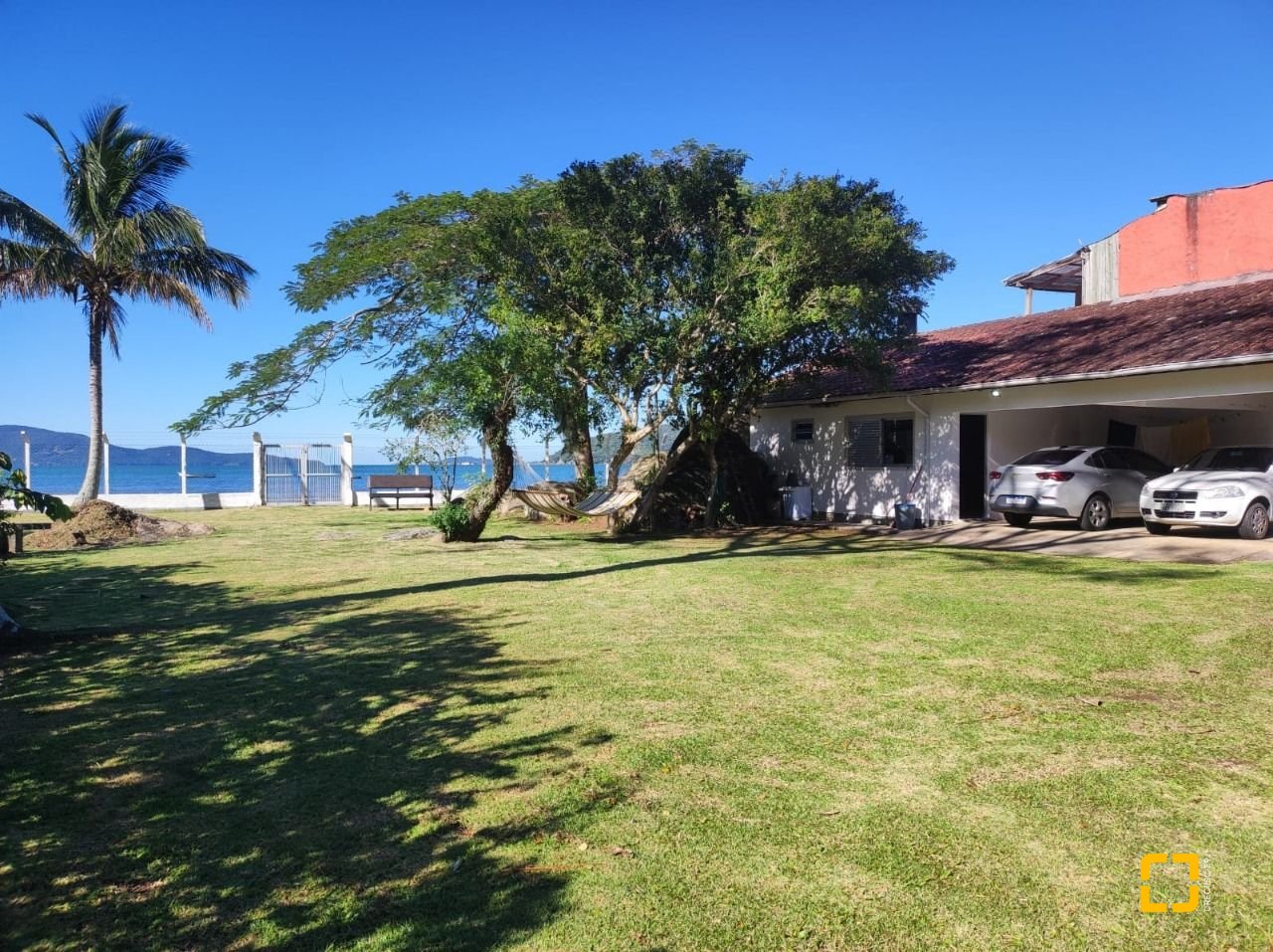 Casa com 110m², 3 quartos, 2 garagens, no bairro Enseada de Brito em Palhoça