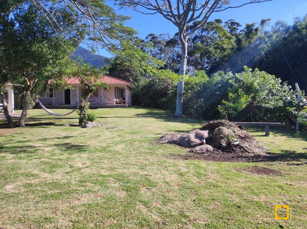 Casa com 110m², 3 quartos, 2 garagens, no bairro Enseada de Brito em Palhoça