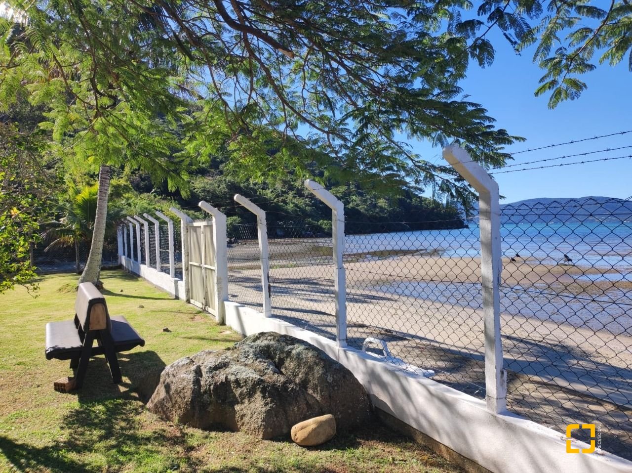 Casa com 110m², 3 quartos, 2 garagens, no bairro Enseada de Brito em Palhoça
