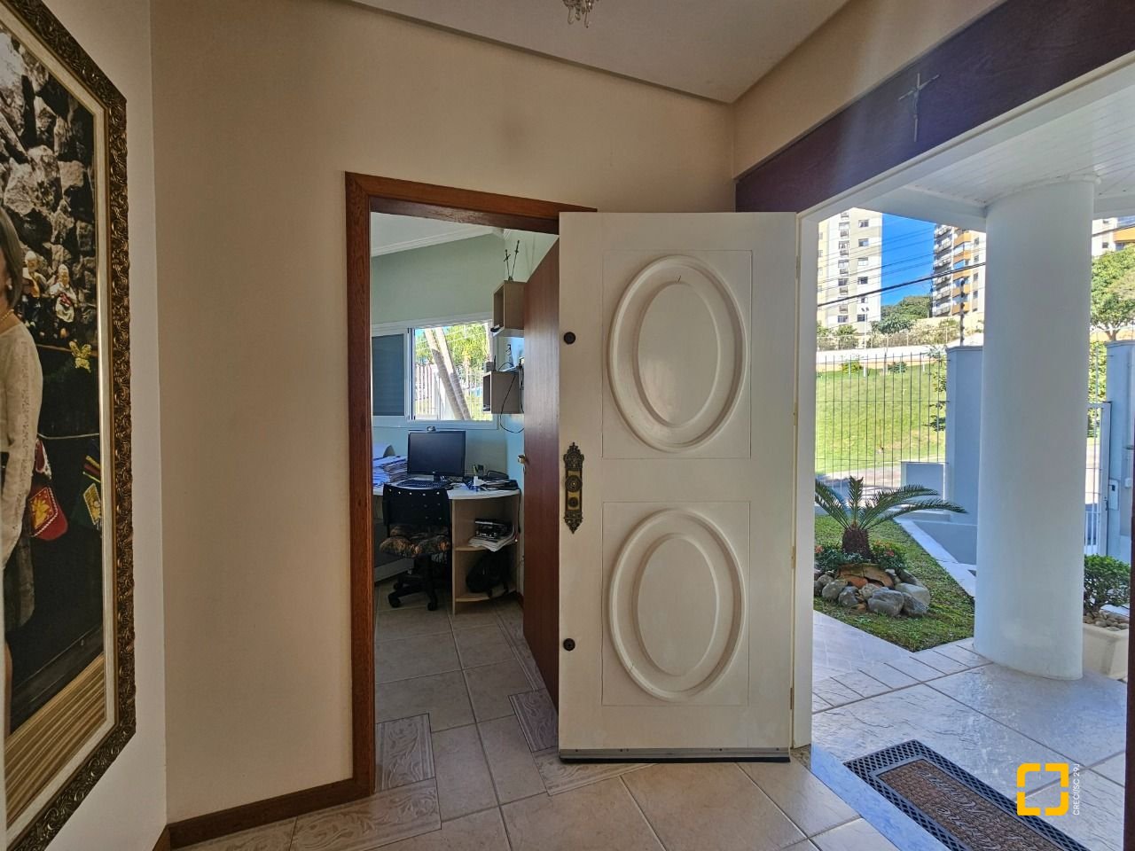 Casa com 350m², 4 quartos (sendo 3 suítes), 2 garagens, no bairro Canto em Florianópolis
