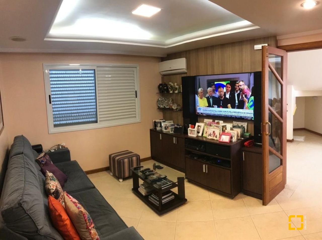 Casa com 350m², 4 quartos (sendo 3 suítes), 2 garagens, no bairro Canto em Florianópolis