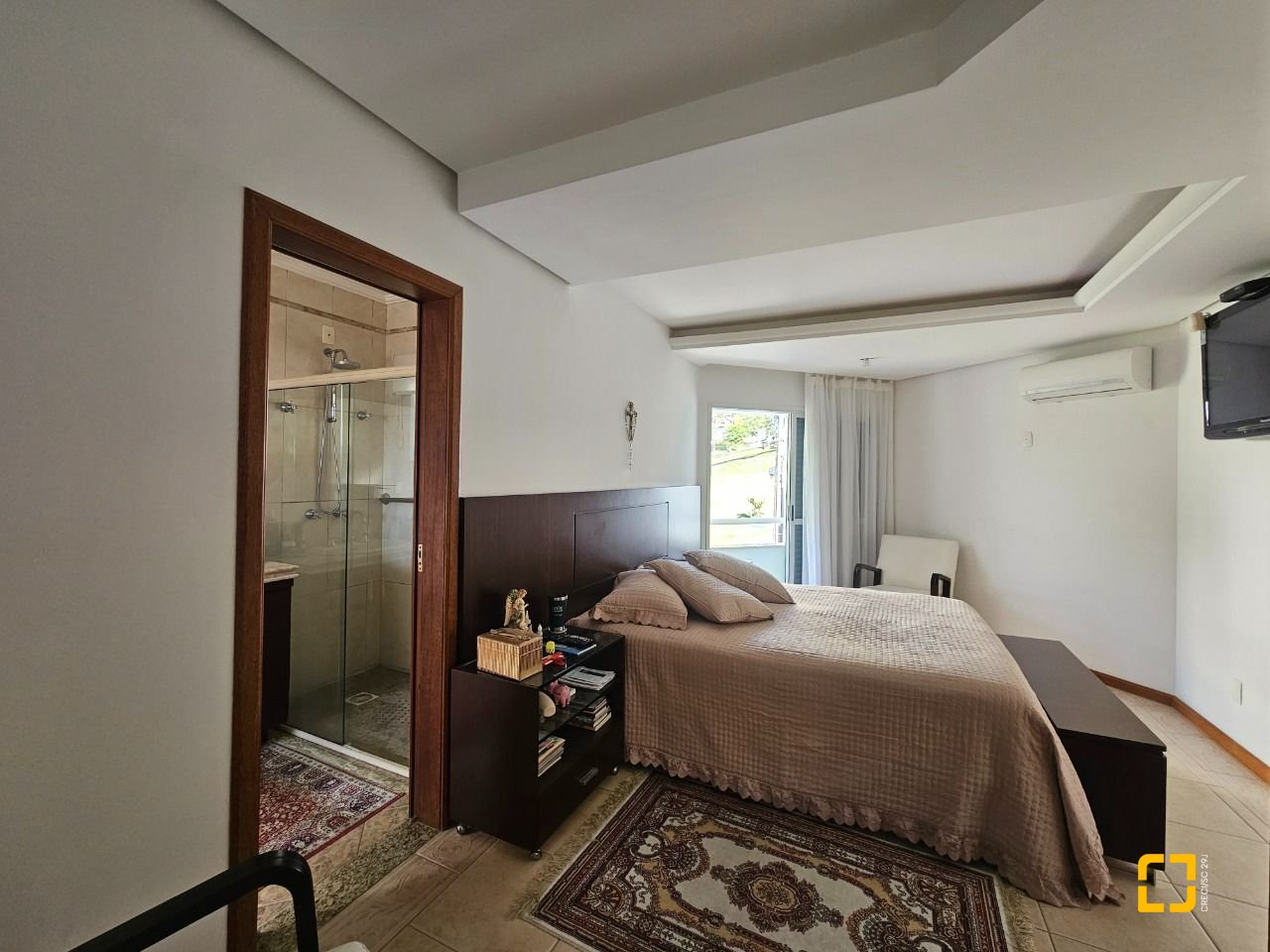 Casa com 350m², 4 quartos (sendo 3 suítes), 2 garagens, no bairro Canto em Florianópolis