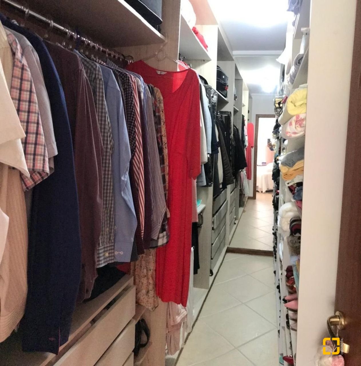 Casa com 350m², 4 quartos (sendo 3 suítes), 2 garagens, no bairro Canto em Florianópolis