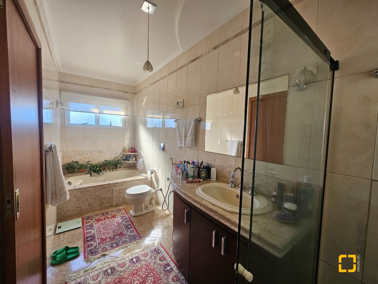 Casa com 350m², 4 quartos (sendo 3 suítes), 2 garagens, no bairro Canto em Florianópolis
