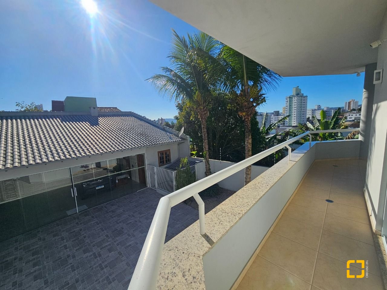 Casa com 350m², 4 quartos (sendo 3 suítes), 2 garagens, no bairro Canto em Florianópolis