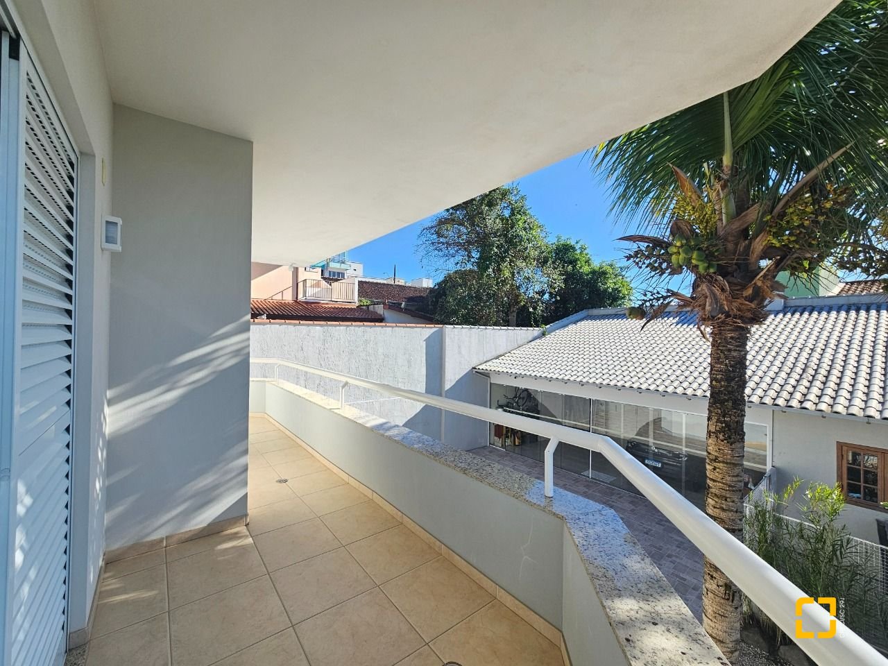 Casa com 350m², 4 quartos (sendo 3 suítes), 2 garagens, no bairro Canto em Florianópolis